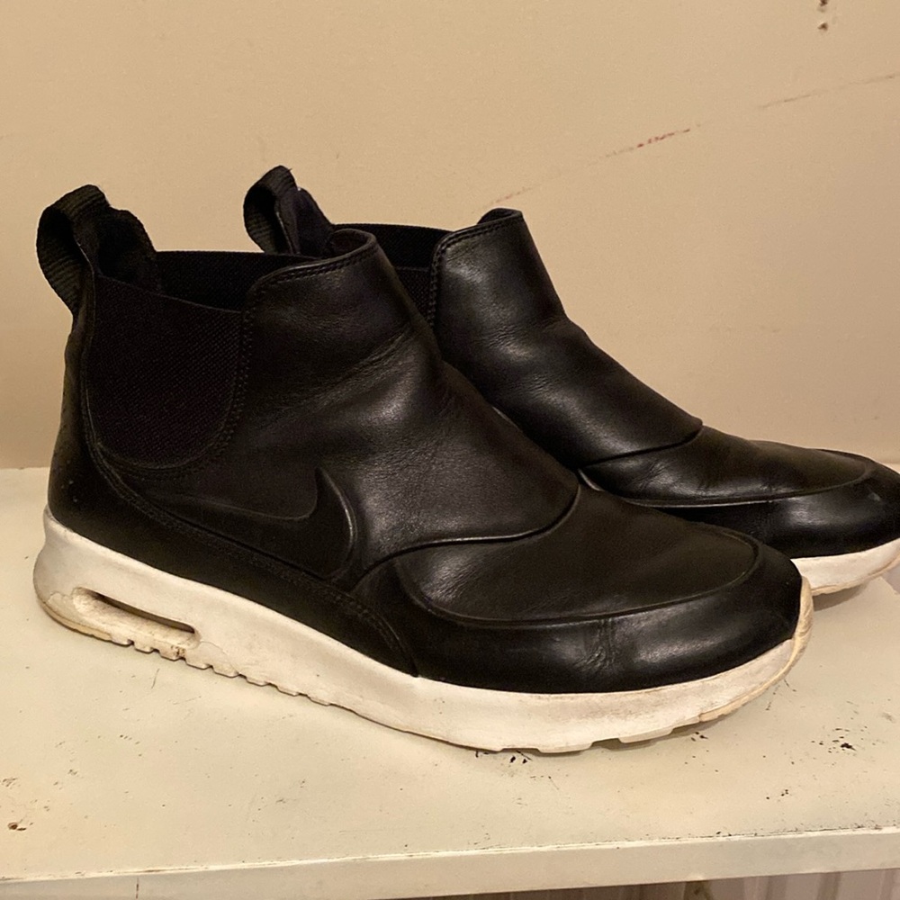 Nike Thea